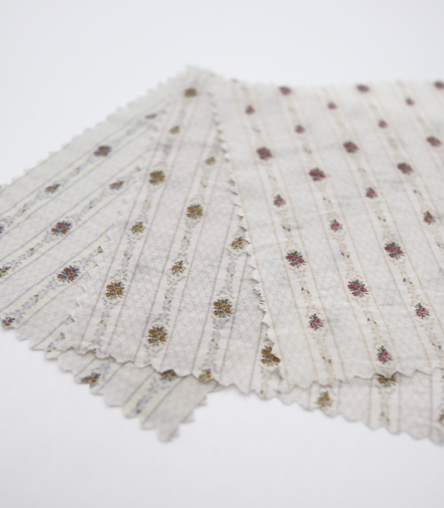 【25SS-421】小花柄×ストライププリントタフタワッシャー　/0.5ｙあたり=～850円