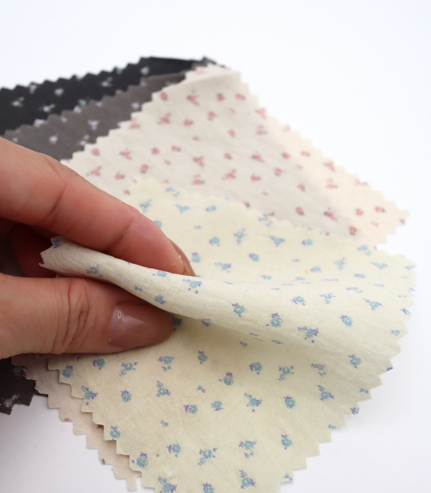 【25SS-419】小花柄プリントタフタワッシャー　/0.5ｙあたり=～850円