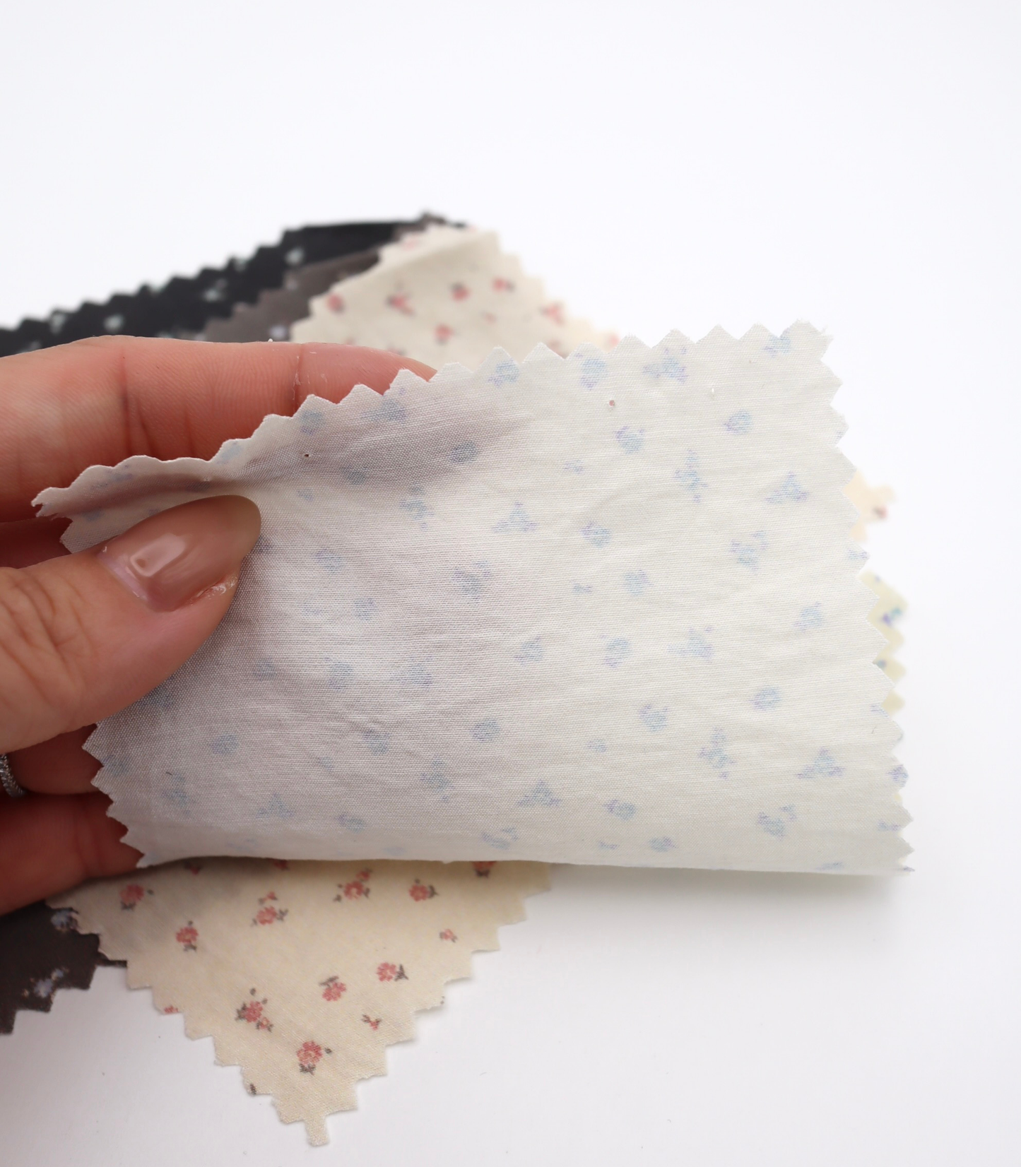 【25SS-419】小花柄プリントタフタワッシャー　/0.5ｙあたり=～850円