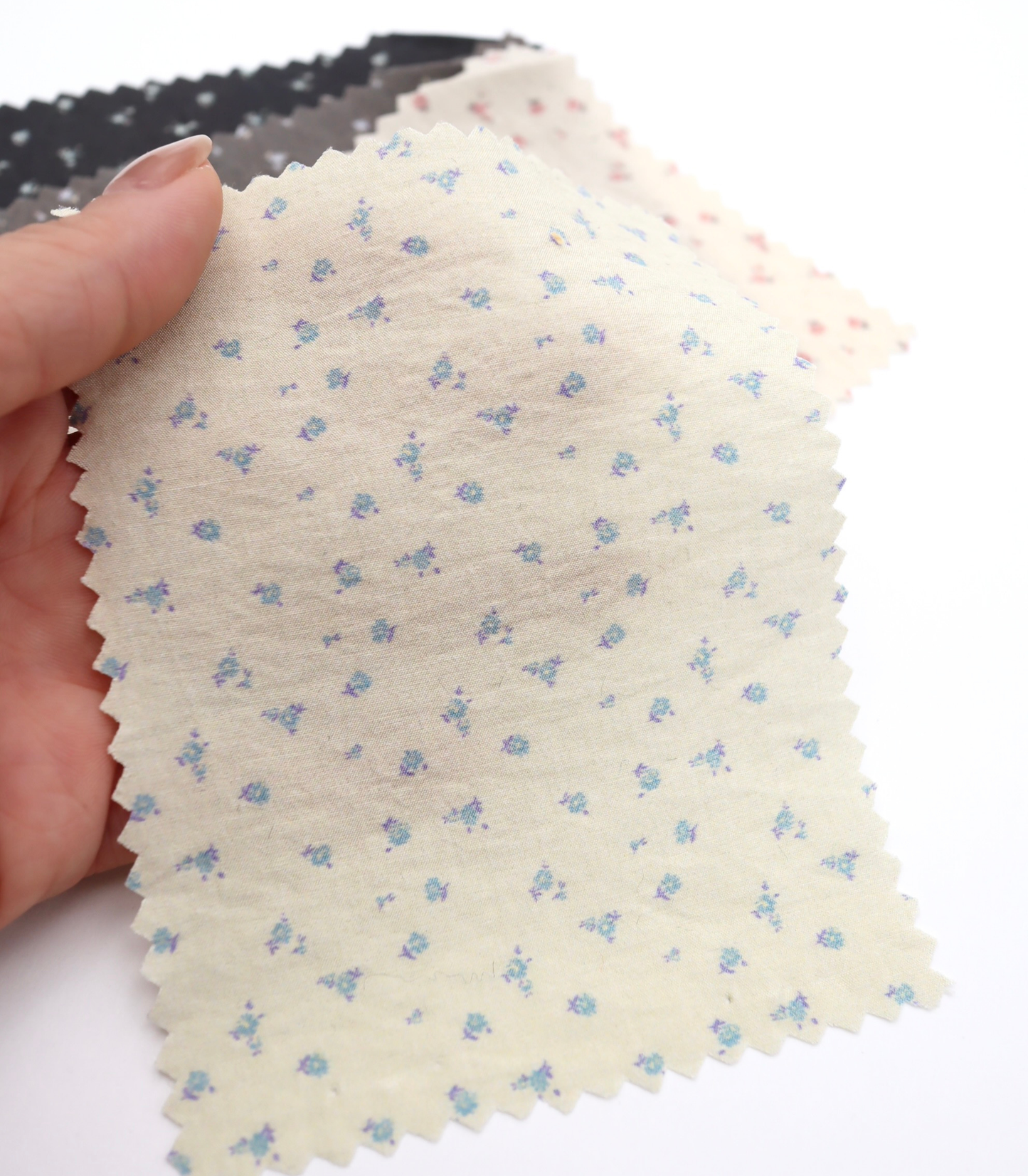 【25SS-419】小花柄プリントタフタワッシャー　/0.5ｙあたり=～850円