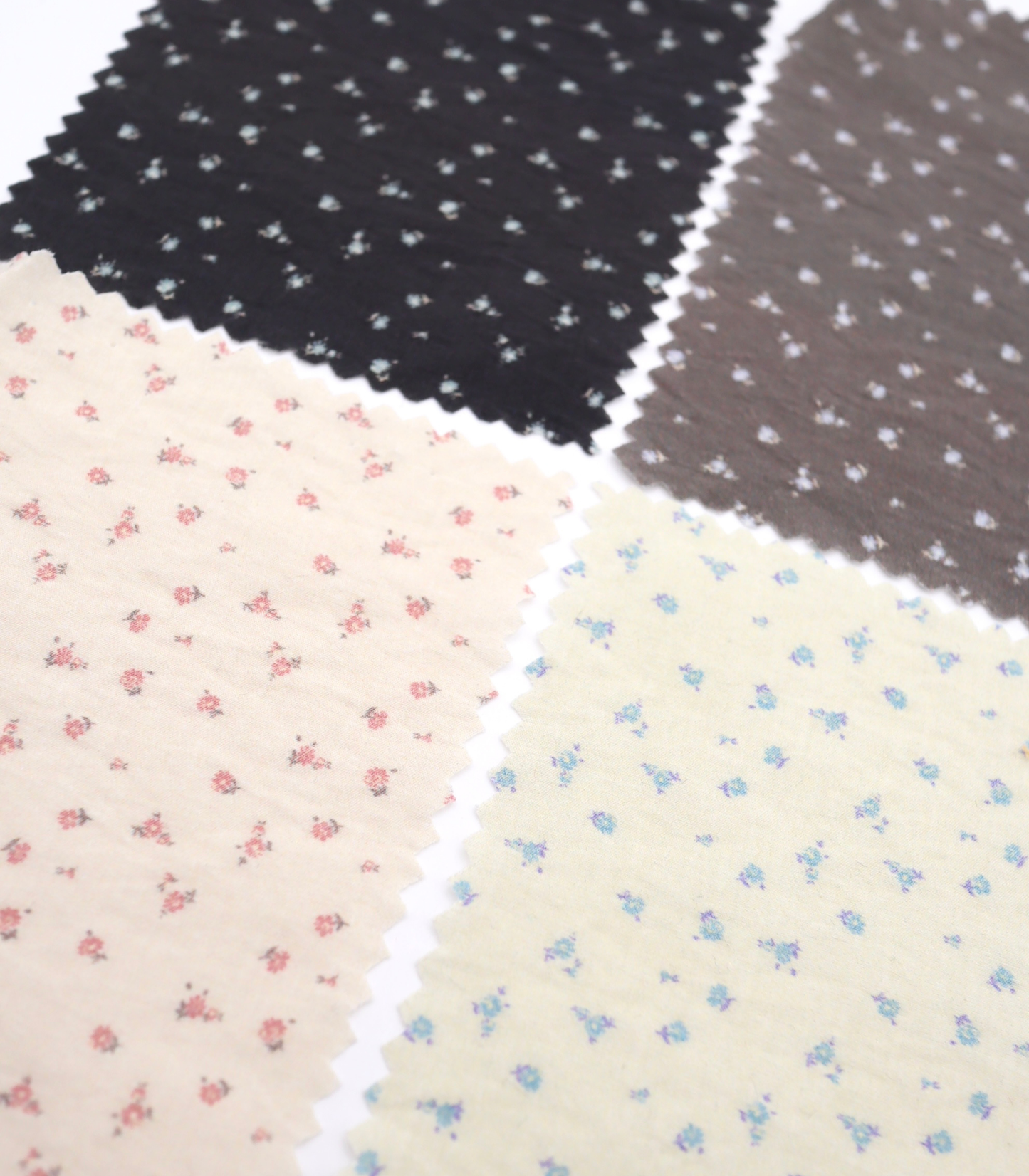 【25SS-419】小花柄プリントタフタワッシャー　/0.5ｙあたり=～850円