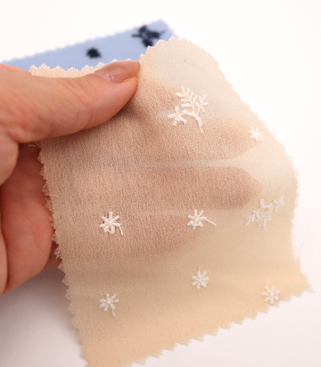 25SS-452】草木柄刺繍ジョーゼット /0.5yあたり=～1155円 – 韓国生地