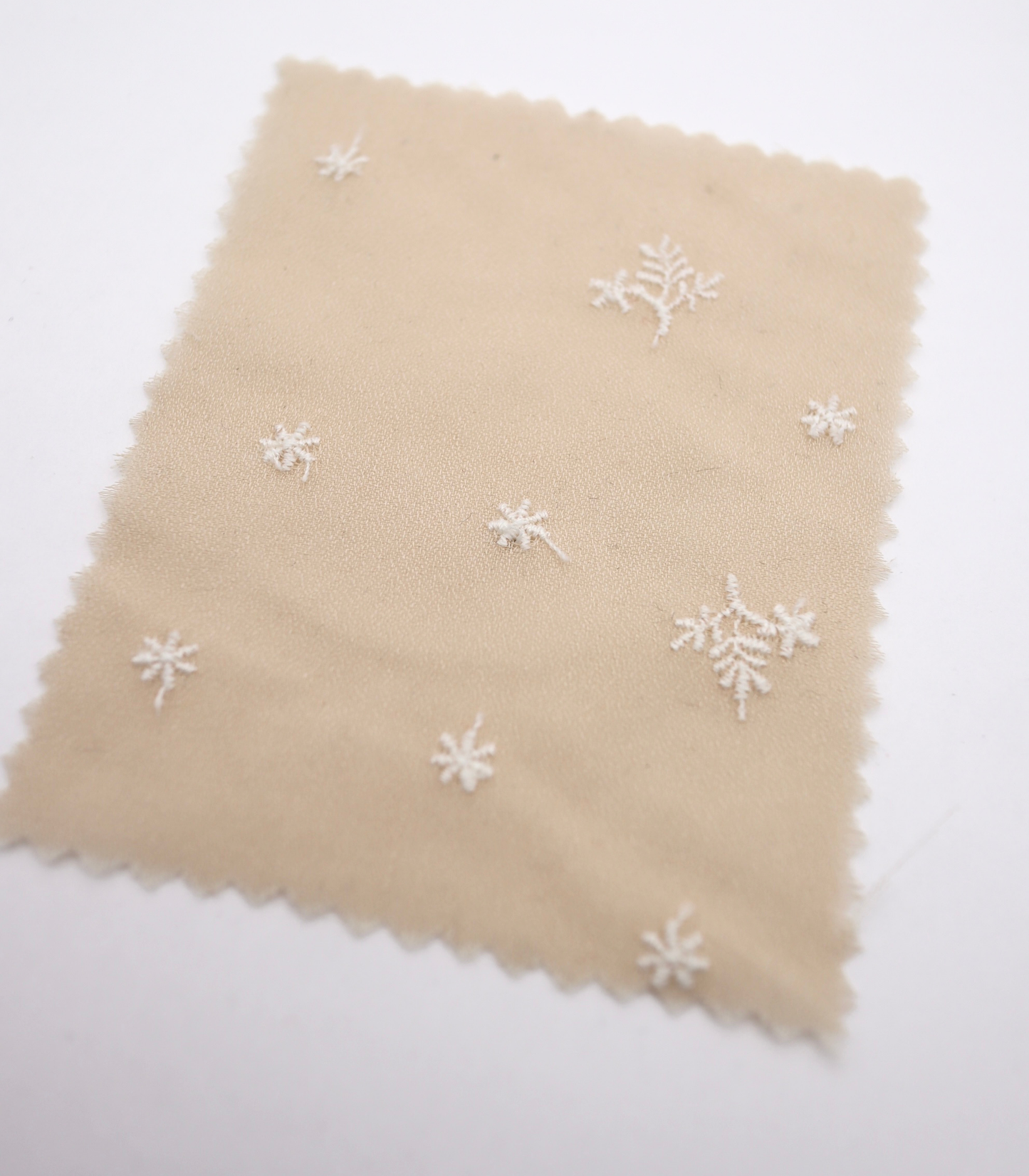 【25SS-452】草木柄刺繍ジョーゼット　/0.5ｙあたり=～1155円