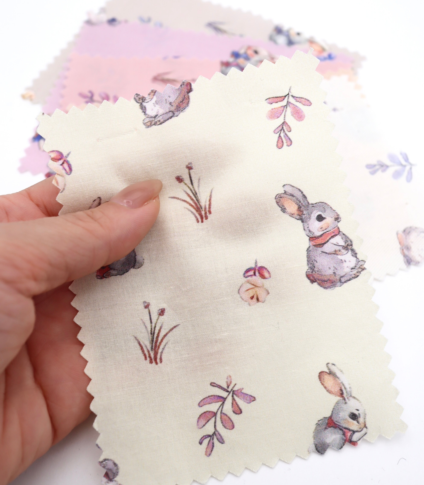 【25SS-405】うさちゃん×草花プリント綿ローン　/0.5ｙあたり=～850円