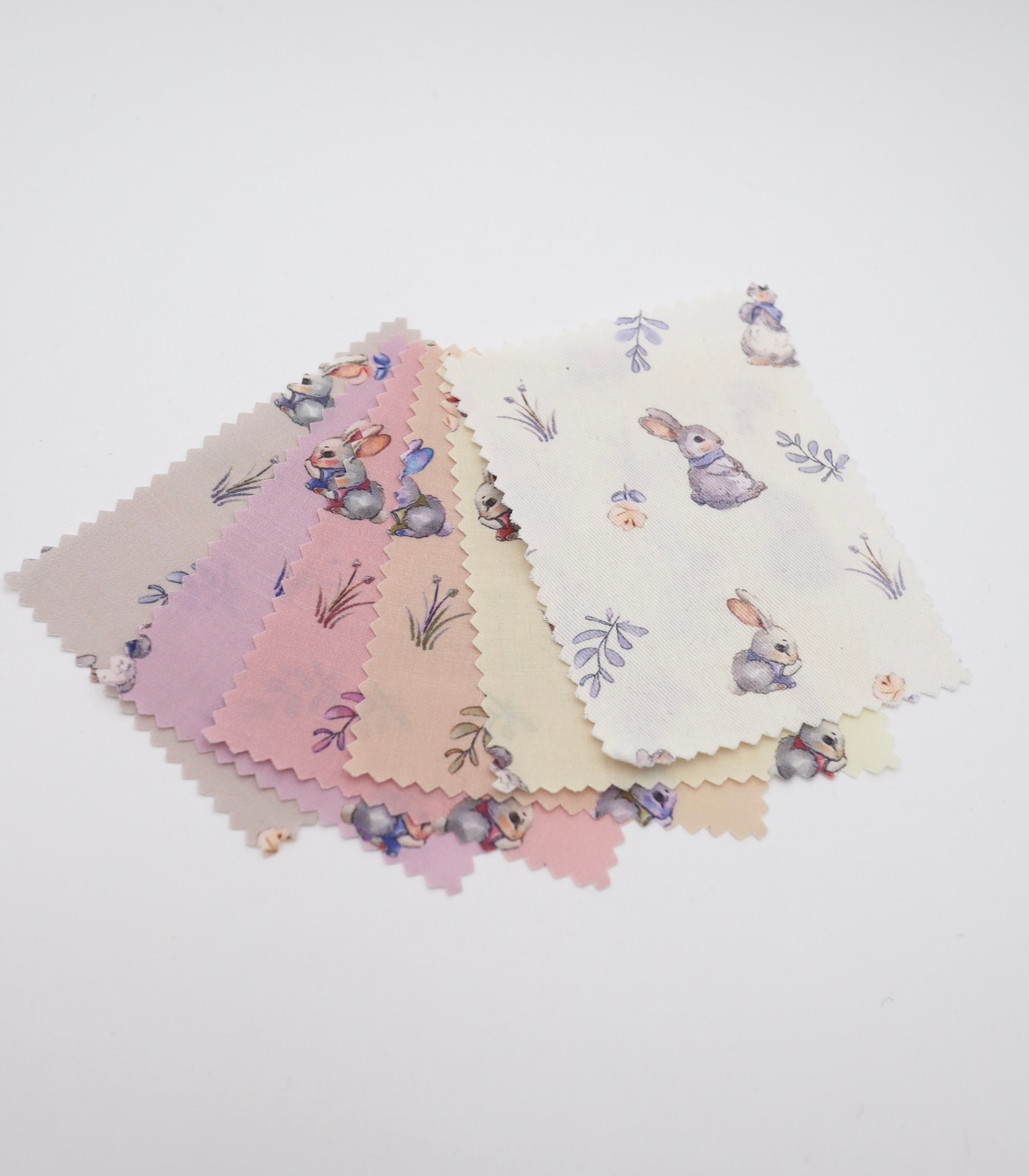 【25SS-405】うさちゃん×草花プリント綿ローン　/0.5ｙあたり=～850円