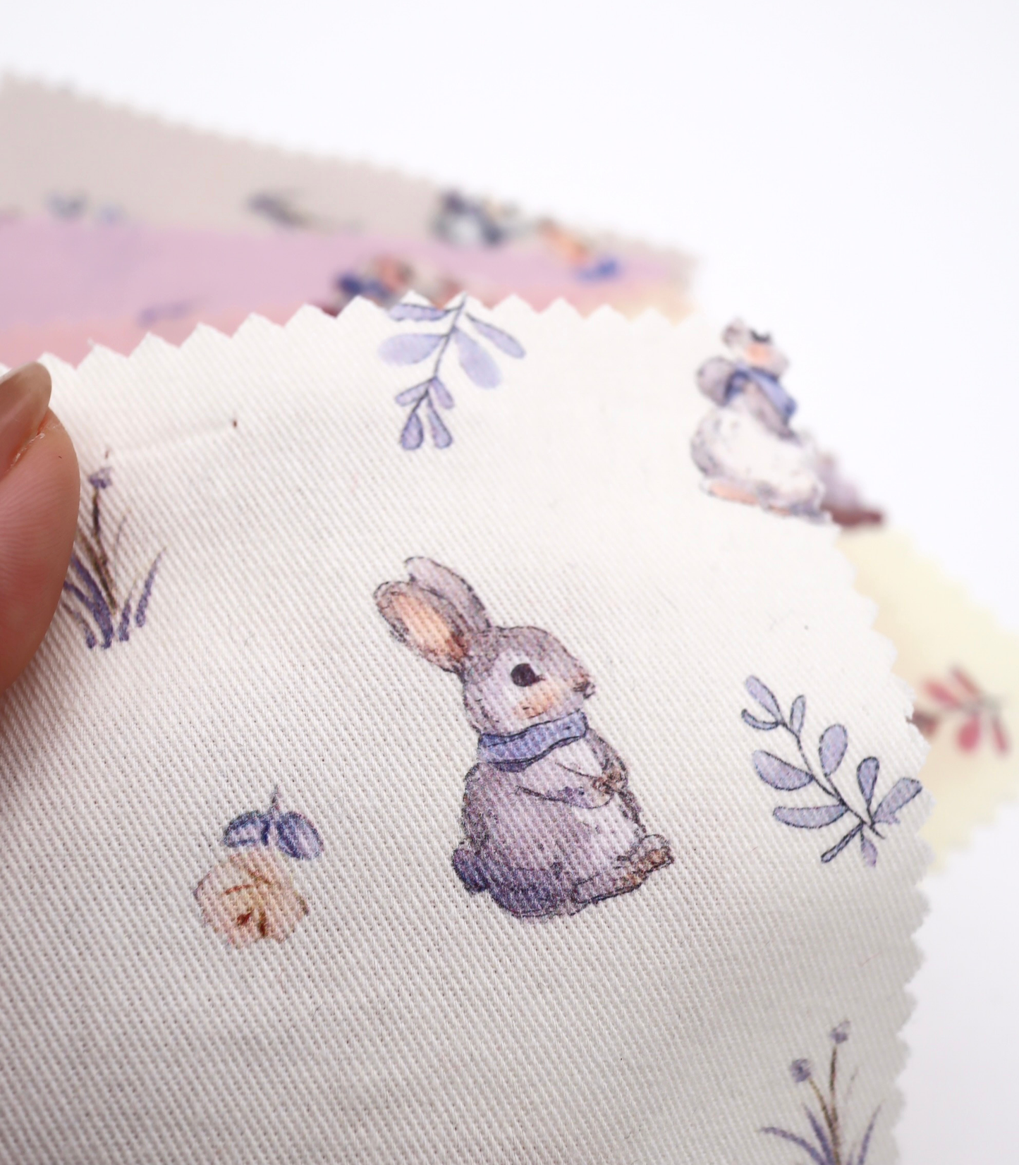 【25SS-405】うさちゃん×草花プリント綿ローン　/0.5ｙあたり=～850円