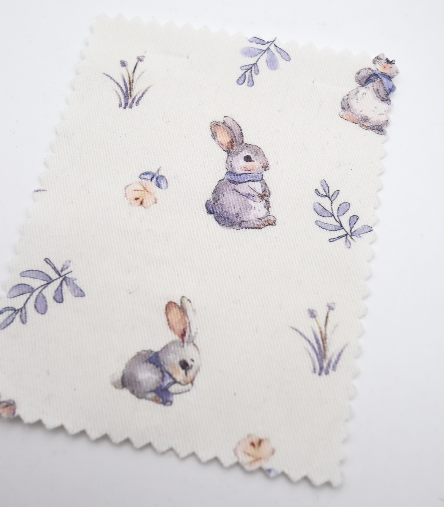 【25SS-405】うさちゃん×草花プリント綿ローン　/0.5ｙあたり=～850円