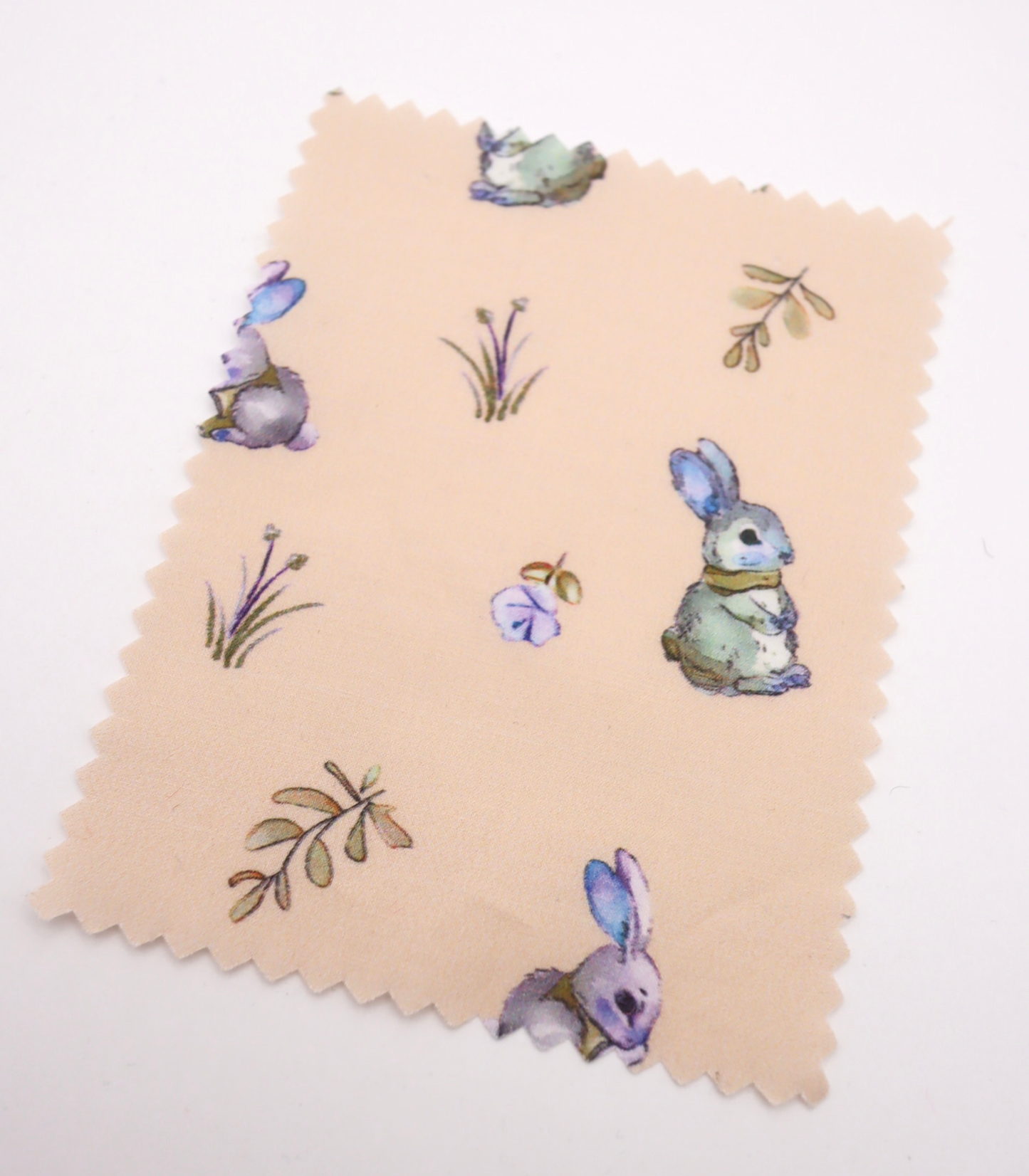 【25SS-405】うさちゃん×草花プリント綿ローン　/0.5ｙあたり=～850円