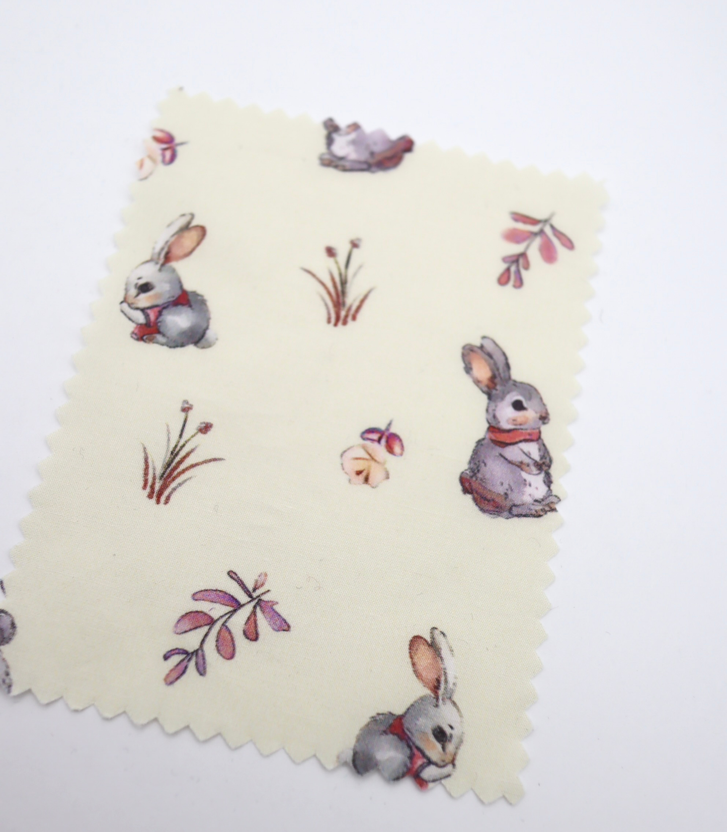 【25SS-405】うさちゃん×草花プリント綿ローン　/0.5ｙあたり=～850円