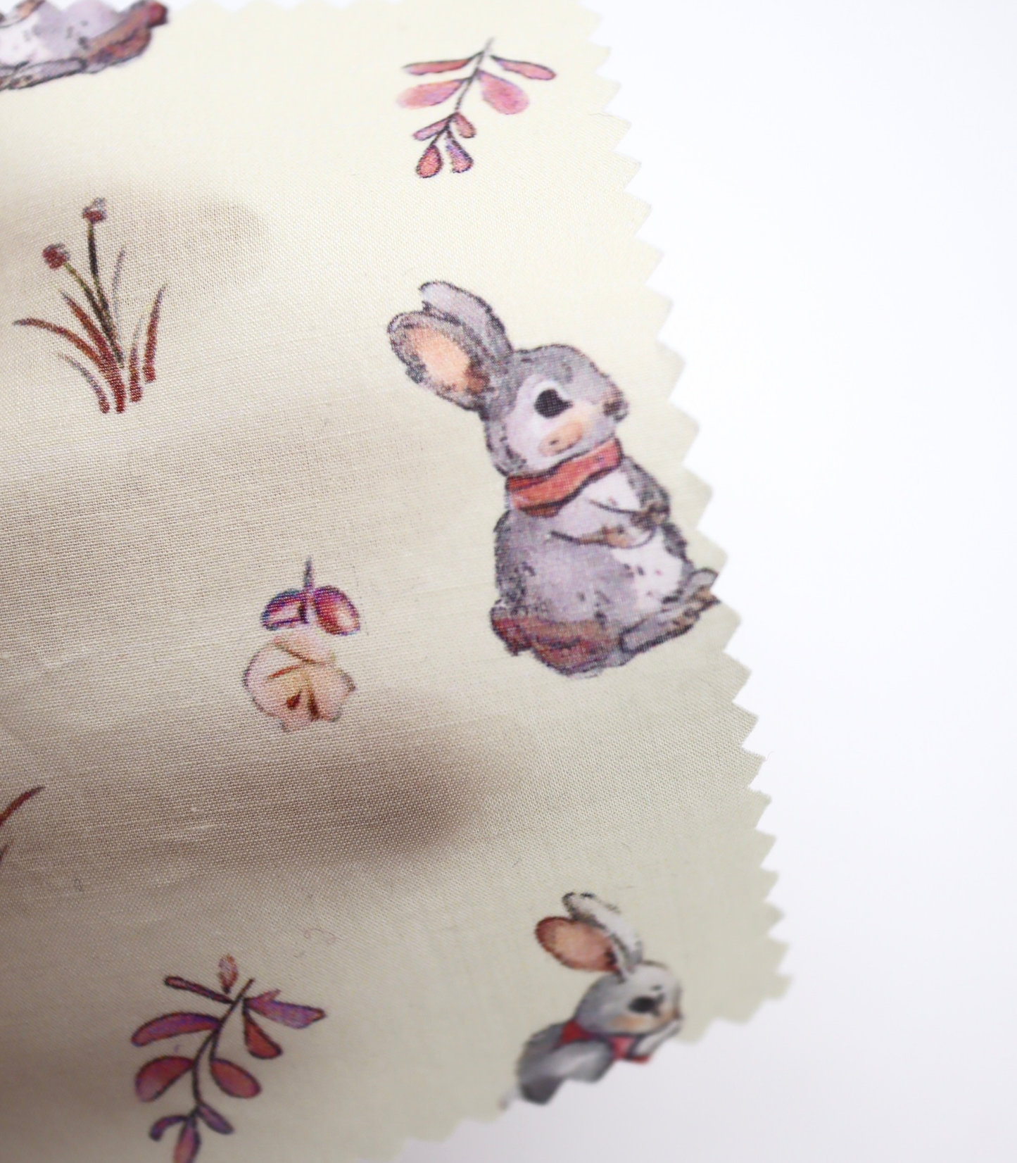 【25SS-405】うさちゃん×草花プリント綿ローン　/0.5ｙあたり=～850円