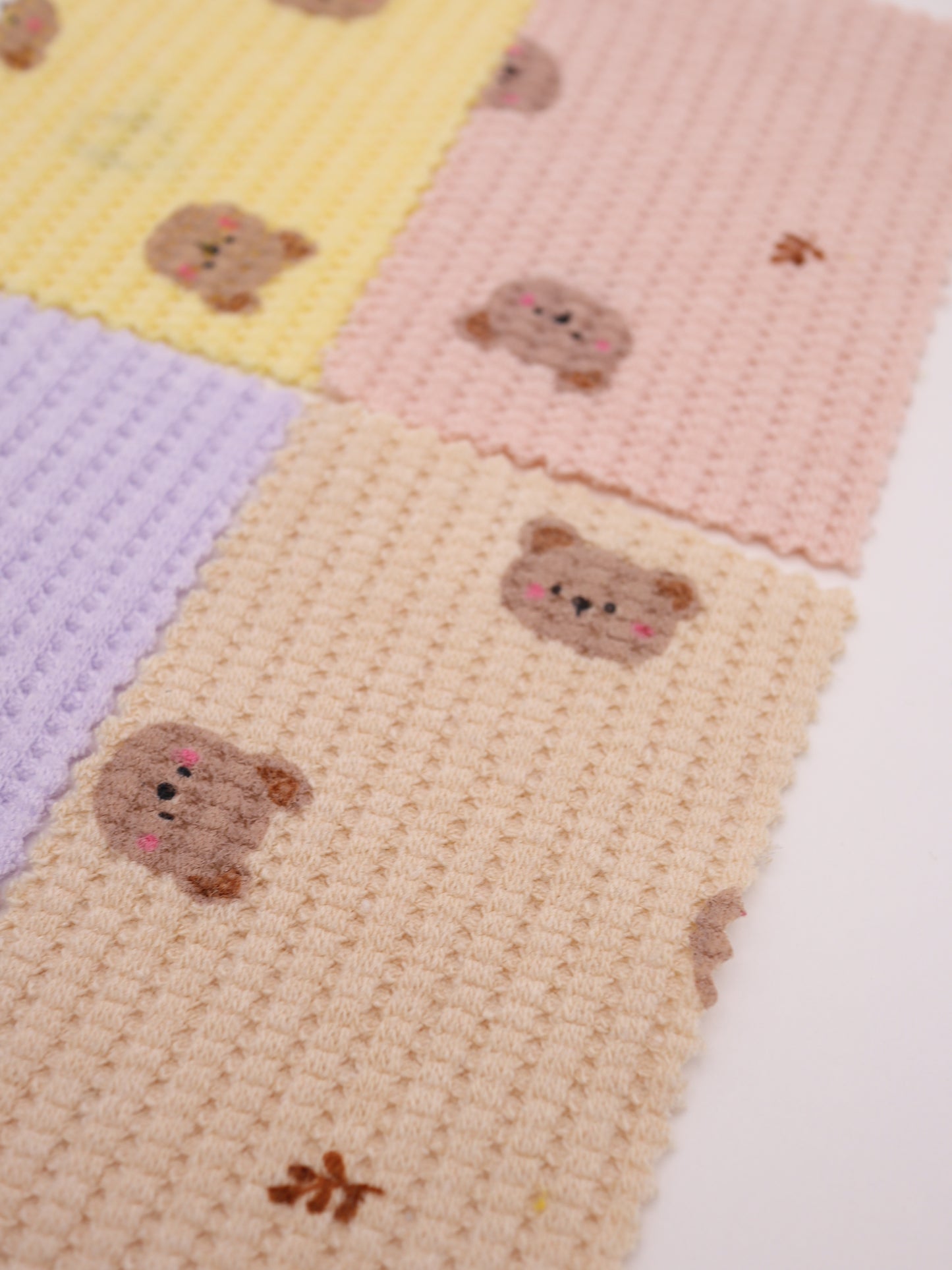 くま柄サーマル（ワッフル）生地｜四者混・高伸縮ストレッチ｜ドッグウェア（犬服）・ベビー服向け｜26SS-084【生地仕入れ代行卸】