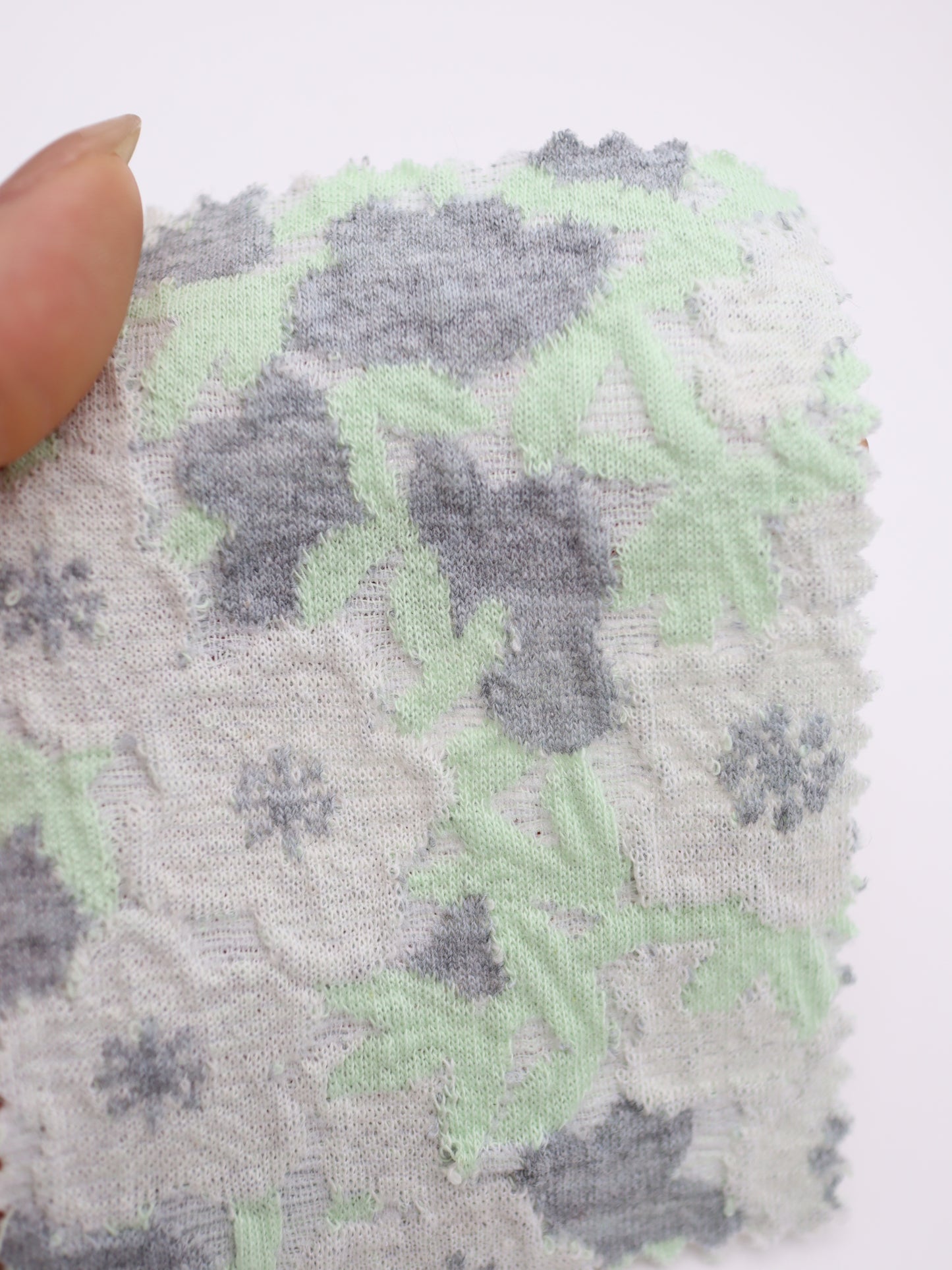 【生地 布】パステル花柄 ふくれジャガード 綿混ストレッチカットソー（表情豊かな立体感）｜26SS-061【生地の仕入れ代行卸】