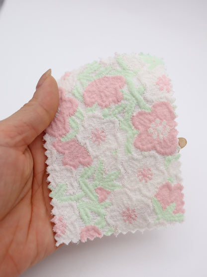 【生地 布】パステル花柄 ふくれジャガード 綿混ストレッチカットソー（表情豊かな立体感）｜26SS-061【生地の仕入れ代行卸】