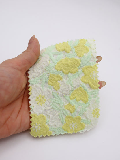 【生地 布】パステル花柄 ふくれジャガード 綿混ストレッチカットソー（表情豊かな立体感）｜26SS-061【生地の仕入れ代行卸】