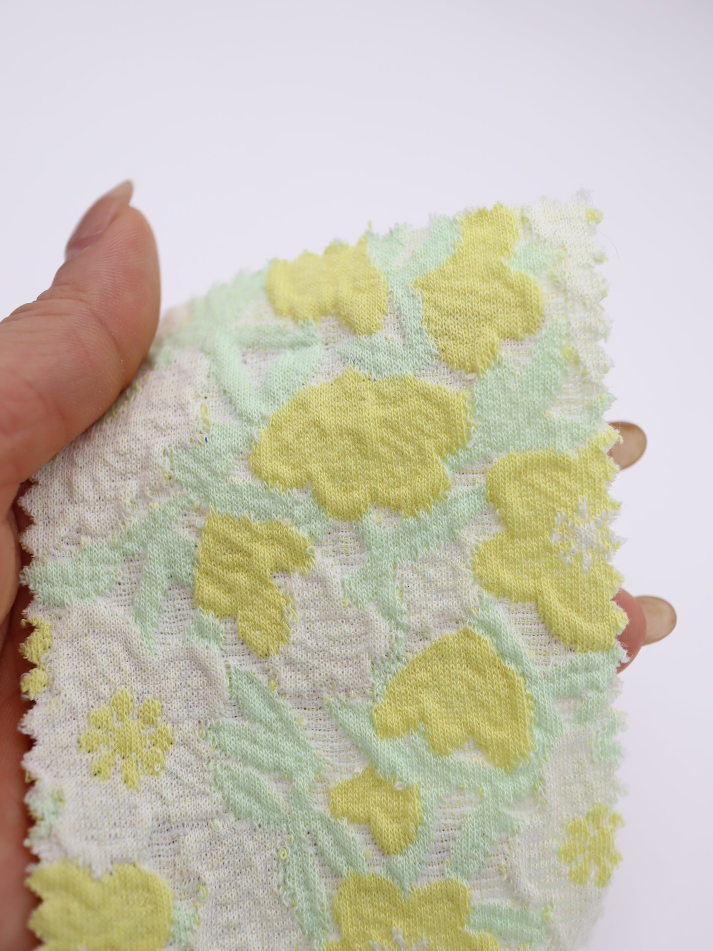 【生地 布】パステル花柄 ふくれジャガード 綿混ストレッチカットソー（表情豊かな立体感）｜26SS-061【生地の仕入れ代行卸】