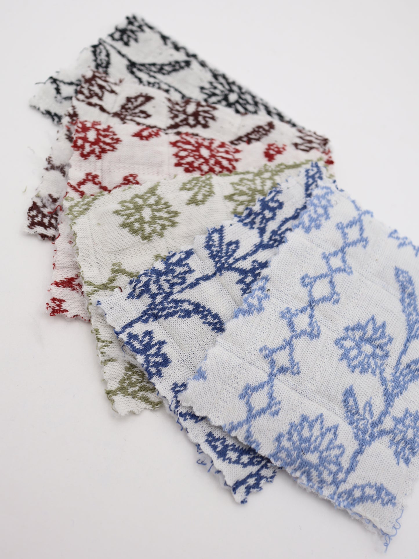 26SS-069 クロスステッチ刺繍キルト風ジャカードの花柄デザイン