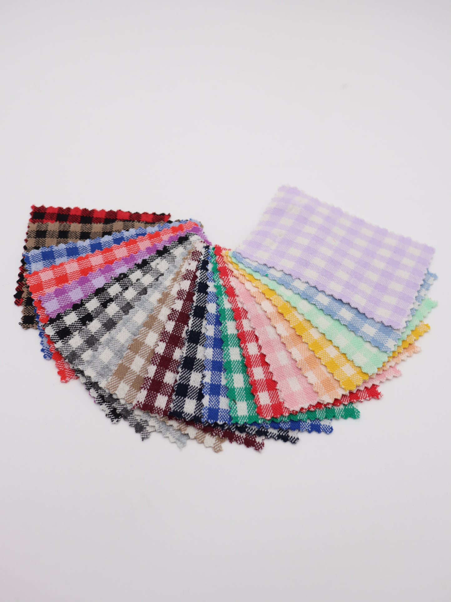 伸縮性に優れたポリウレタン5%混のチェック生地、犬服タンクトップの製作に