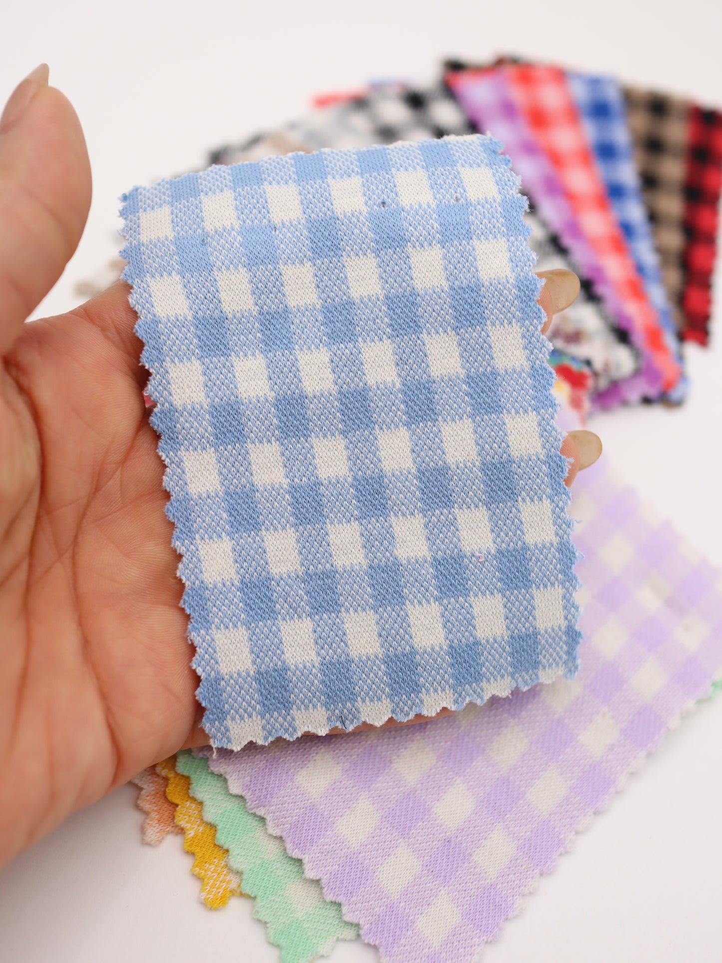 26SS-149 ギンガムチェック柄ジャガードニット、立体感のある織り模様