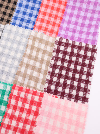 20色の豊富な色彩が並ぶ、ギンガムチェック柄ジャガードのカラーパレット