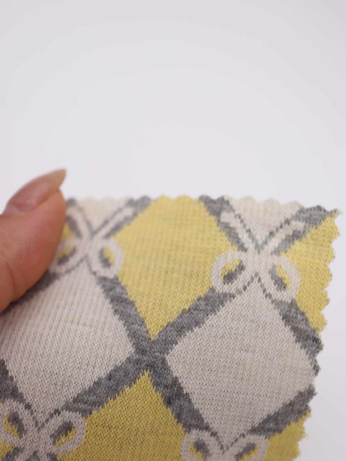 リボンチェック・ジャガードニット生地｜綿混・軽量・高伸縮｜ドッグウェア（犬服）・ベビー服向け｜26SS-158【生地仕入れ代行卸】