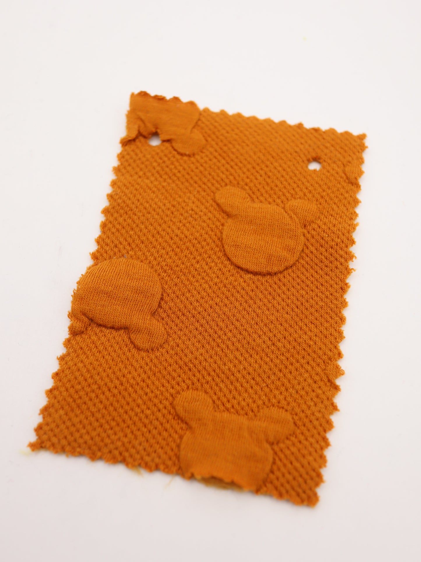 クマちゃん・ふくれジャガード二重織りニット｜127cm幅・ポリエステル100%・肉厚・高意匠・高弾性ストレッチ・保形成｜ドッグウェア・春夏フーディー・プレミアムスウェット向き｜26SS-179【生地仕入れ代行卸】