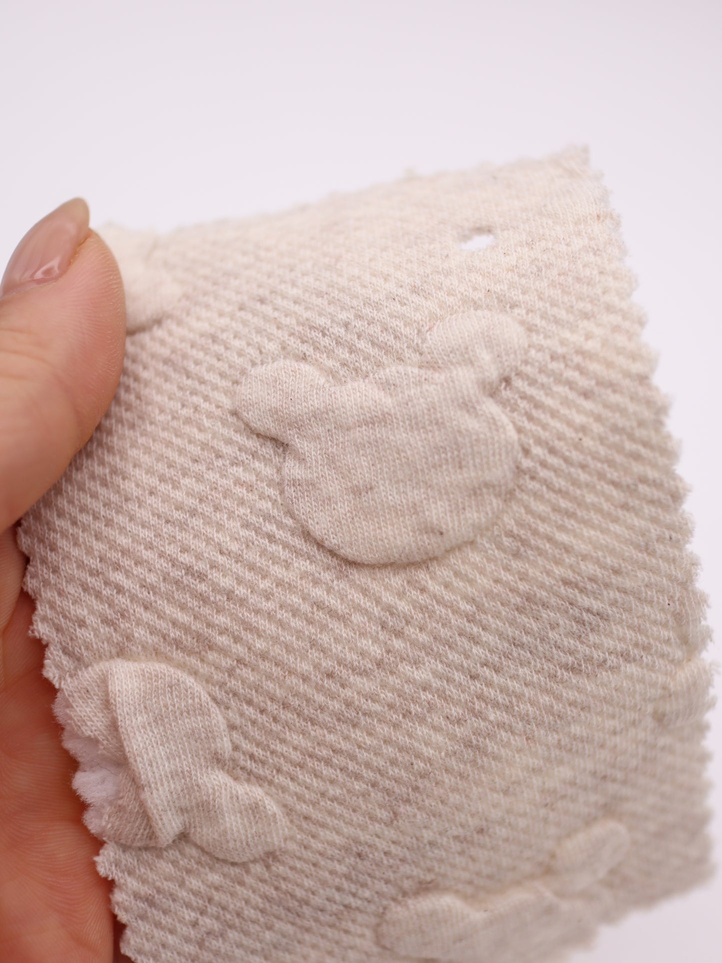 クマちゃん・ふくれジャガード二重織りニット｜127cm幅・ポリエステル100%・肉厚・高意匠・高弾性ストレッチ・保形成｜ドッグウェア・春夏フーディー・プレミアムスウェット向き｜26SS-179【生地仕入れ代行卸】