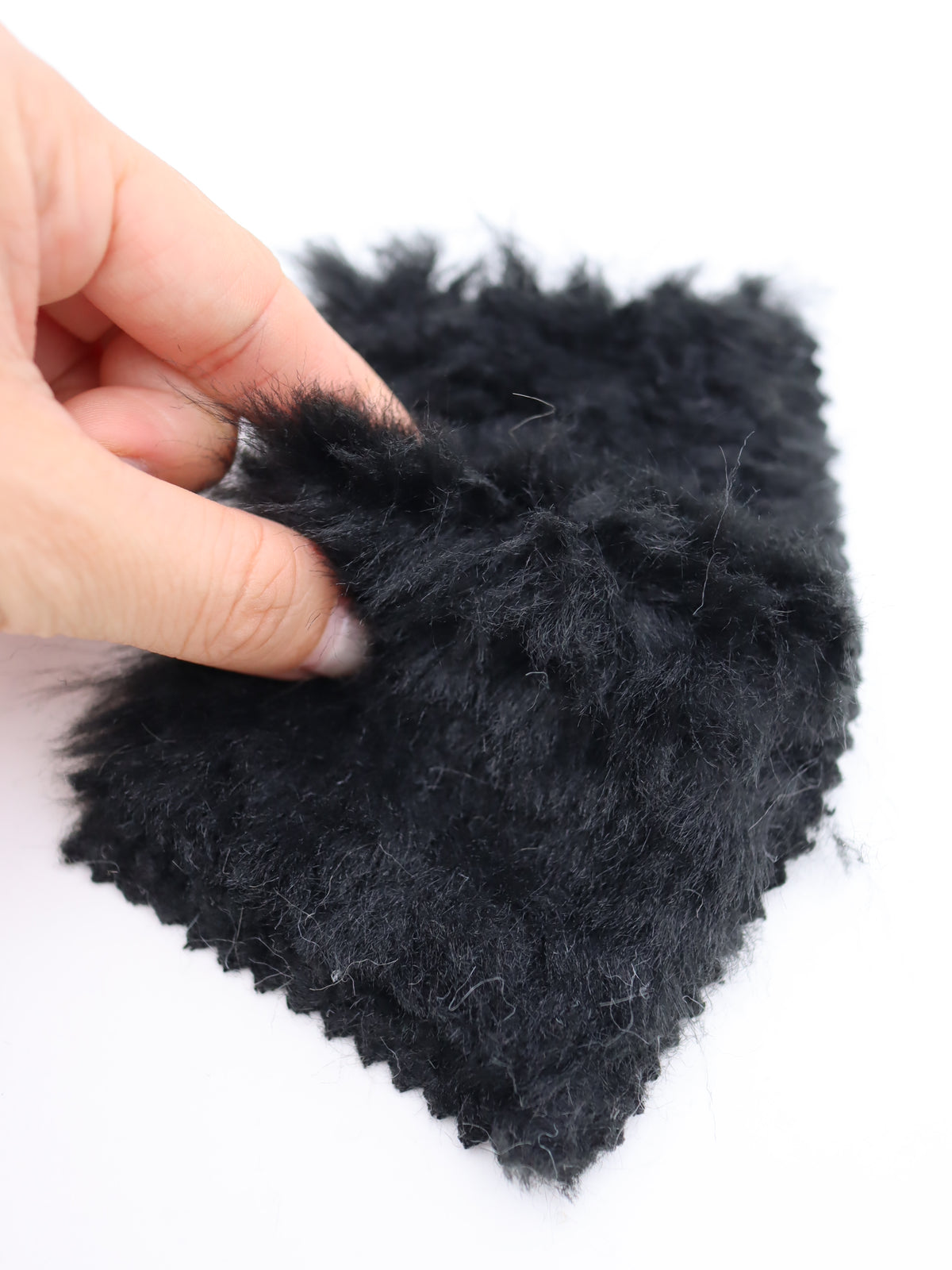 ラフタッチショートフェイクファー生地｜【生地幅】約147センチ 【混率】ポリエステル100%｜ドッグウェア・KIDSウエア・トップス・スカート・冬雑貨向け｜26AW-413