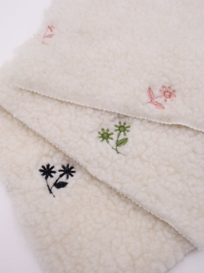 フラワー刺繍入りボア生地｜【生地幅】約147センチ 【混率】ポリエステル85%アクリル15％｜ドッグウェア・KIDSウエア・冬用アウター・冬雑貨向け｜26AW-350