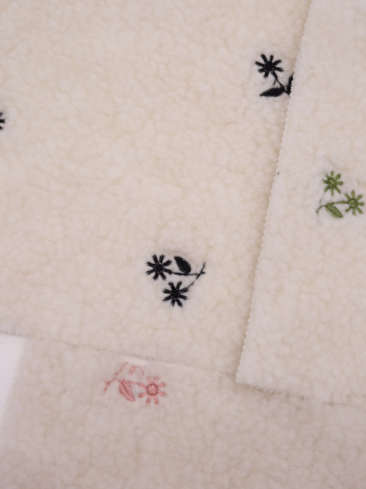 フラワー刺繍入りボア生地｜【生地幅】約147センチ 【混率】ポリエステル85%アクリル15％｜ドッグウェア・KIDSウエア・冬用アウター・冬雑貨向け｜26AW-350