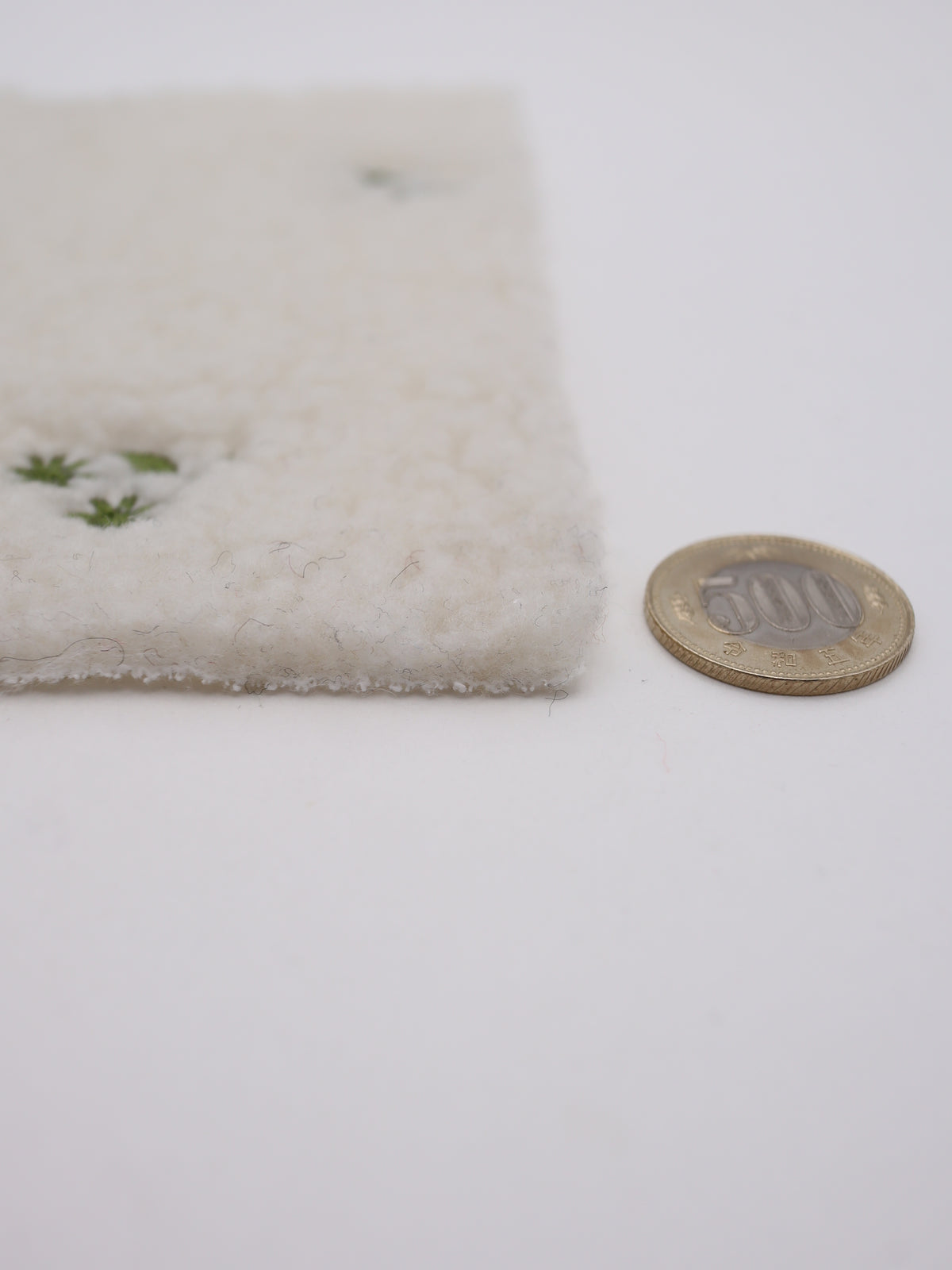 フラワー刺繍入りボア生地｜【生地幅】約147センチ 【混率】ポリエステル85%アクリル15％｜ドッグウェア・KIDSウエア・冬用アウター・冬雑貨向け｜26AW-350