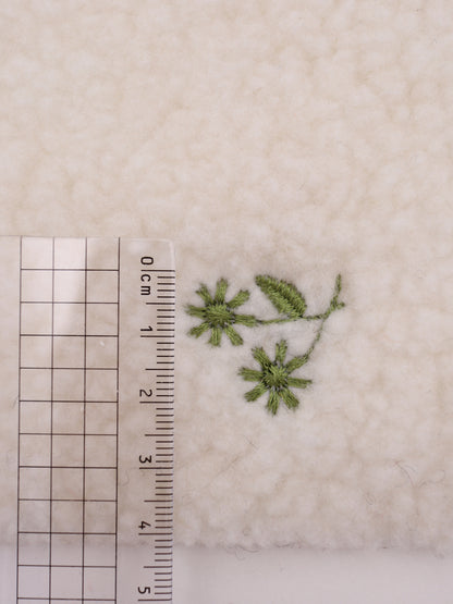 フラワー刺繍入りボア生地｜【生地幅】約147センチ 【混率】ポリエステル85%アクリル15％｜ドッグウェア・KIDSウエア・冬用アウター・冬雑貨向け｜26AW-350