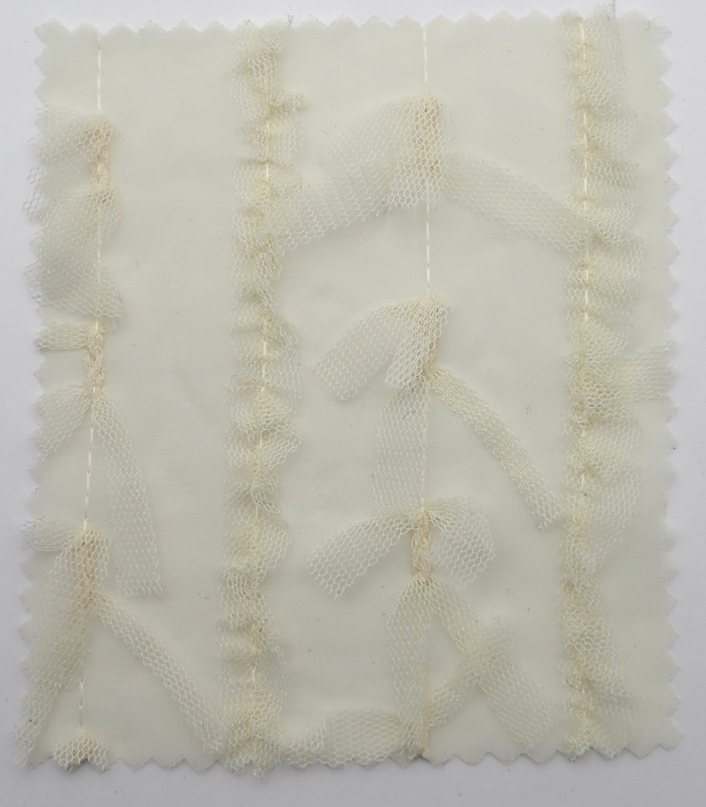 【25SS-063】チュールフリル×チュールリボン付きシフォン　/0.5ｙあたり = ～ 915円