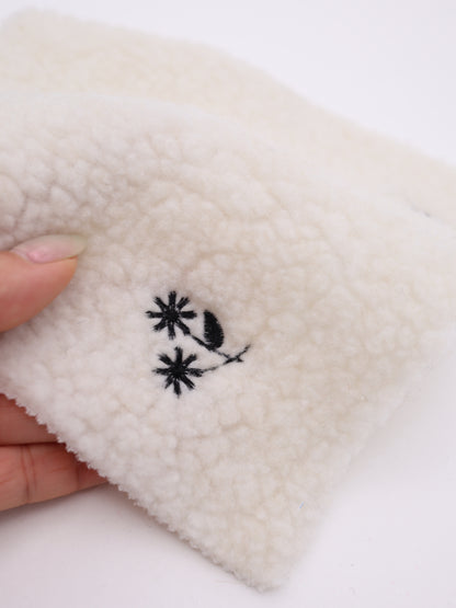 フラワー刺繍入りボア生地｜【生地幅】約147センチ 【混率】ポリエステル85%アクリル15％｜ドッグウェア・KIDSウエア・冬用アウター・冬雑貨向け｜26AW-350