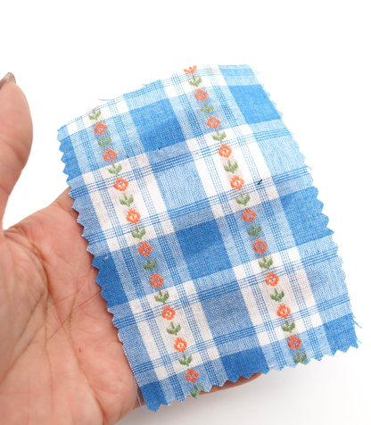 ストライプ小花柄刺繍・先染めタータンチェック生地｜【生地幅】約142センチ 【混率】綿100％｜ドッグウェア・春夏シャツ・ブラウス・子供服向き