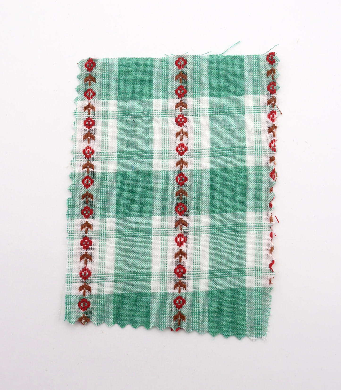 ストライプ小花柄刺繍・先染めタータンチェック生地｜【生地幅】約142センチ 【混率】綿100％｜ドッグウェア・春夏シャツ・ブラウス・子供服向き