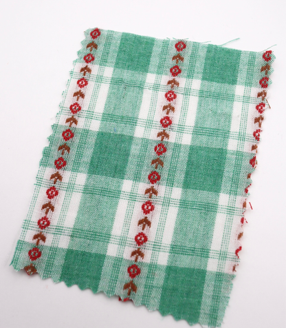 ストライプ小花柄刺繍・先染めタータンチェック生地｜【生地幅】約142センチ 【混率】綿100％｜ドッグウェア・春夏シャツ・ブラウス・子供服向き
