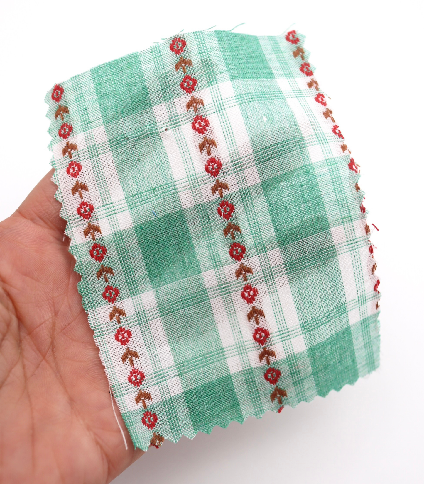 ストライプ小花柄刺繍・先染めタータンチェック生地｜【生地幅】約142センチ 【混率】綿100％｜ドッグウェア・春夏シャツ・ブラウス・子供服向き