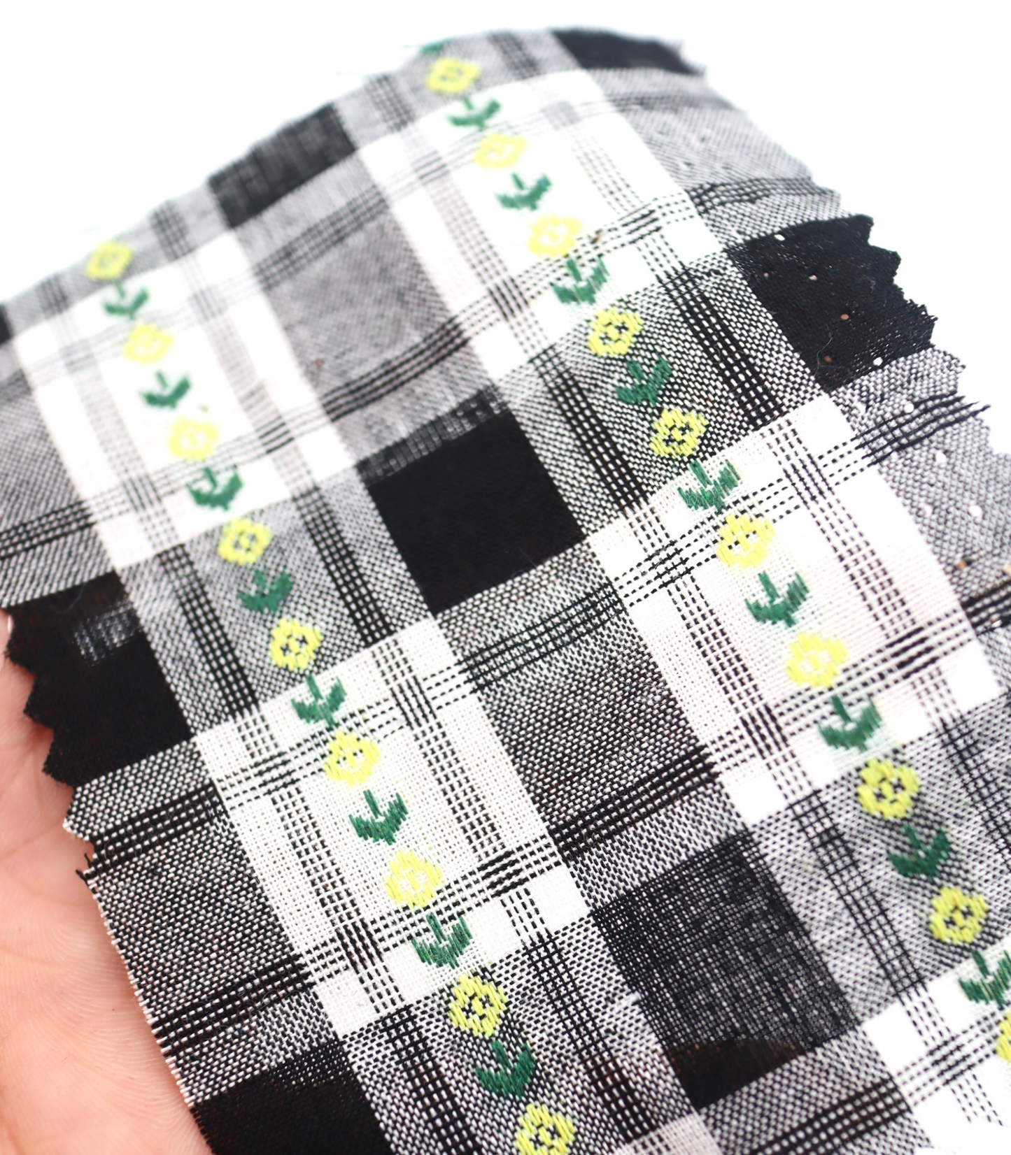 ストライプ小花柄刺繍・先染めタータンチェック生地｜【生地幅】約142センチ 【混率】綿100％｜ドッグウェア・春夏シャツ・ブラウス・子供服向き