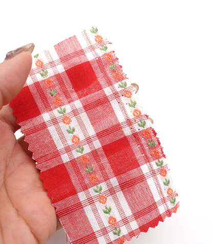 ストライプ小花柄刺繍・先染めタータンチェック生地｜【生地幅】約142センチ 【混率】綿100％｜ドッグウェア・春夏シャツ・ブラウス・子供服向き