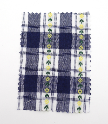 ストライプ小花柄刺繍・先染めタータンチェック生地｜【生地幅】約142センチ 【混率】綿100％｜ドッグウェア・春夏シャツ・ブラウス・子供服向き