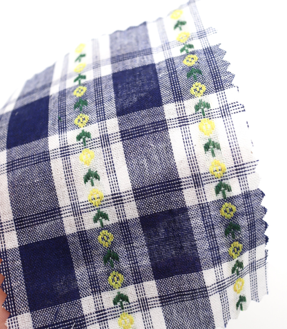 ストライプ小花柄刺繍・先染めタータンチェック生地｜【生地幅】約142センチ 【混率】綿100％｜ドッグウェア・春夏シャツ・ブラウス・子供服向き