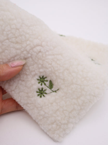 フラワー刺繍入りボア生地｜【生地幅】約147センチ 【混率】ポリエステル85%アクリル15％｜ドッグウェア・KIDSウエア・冬用アウター・冬雑貨向け｜26AW-350