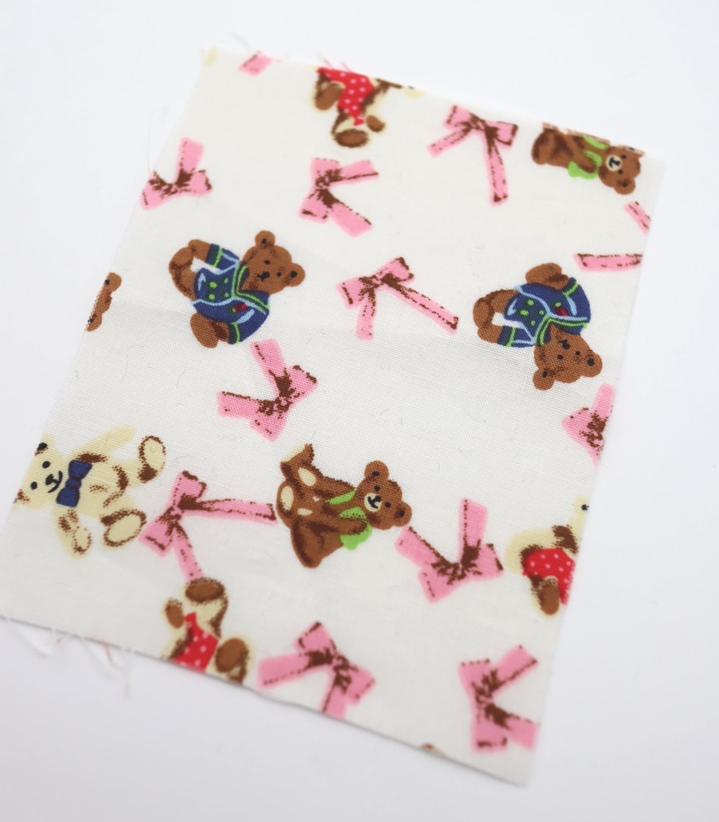 【25SS-235】おしゃれくまちゃん×リボンプリント綿ローン　/0.5ｙあたり = ～770円