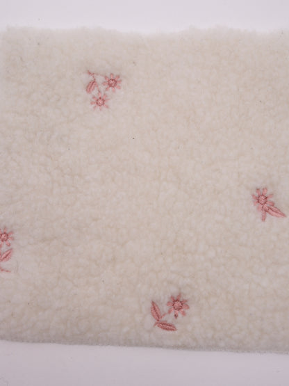 フラワー刺繍入りボア生地｜【生地幅】約147センチ 【混率】ポリエステル85%アクリル15％｜ドッグウェア・KIDSウエア・冬用アウター・冬雑貨向け｜26AW-350