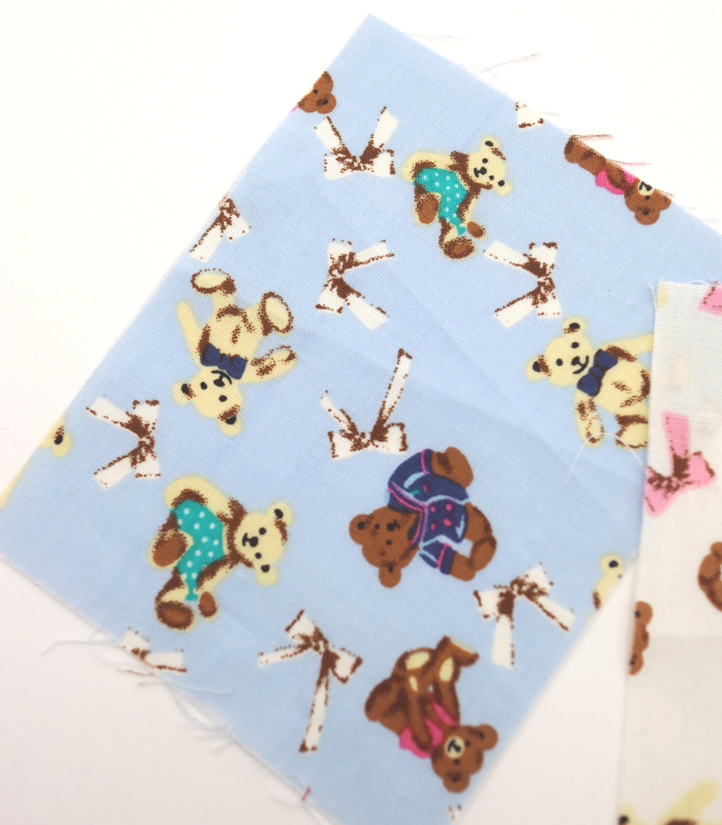 【25SS-235】おしゃれくまちゃん×リボンプリント綿ローン　/0.5ｙあたり = ～770円