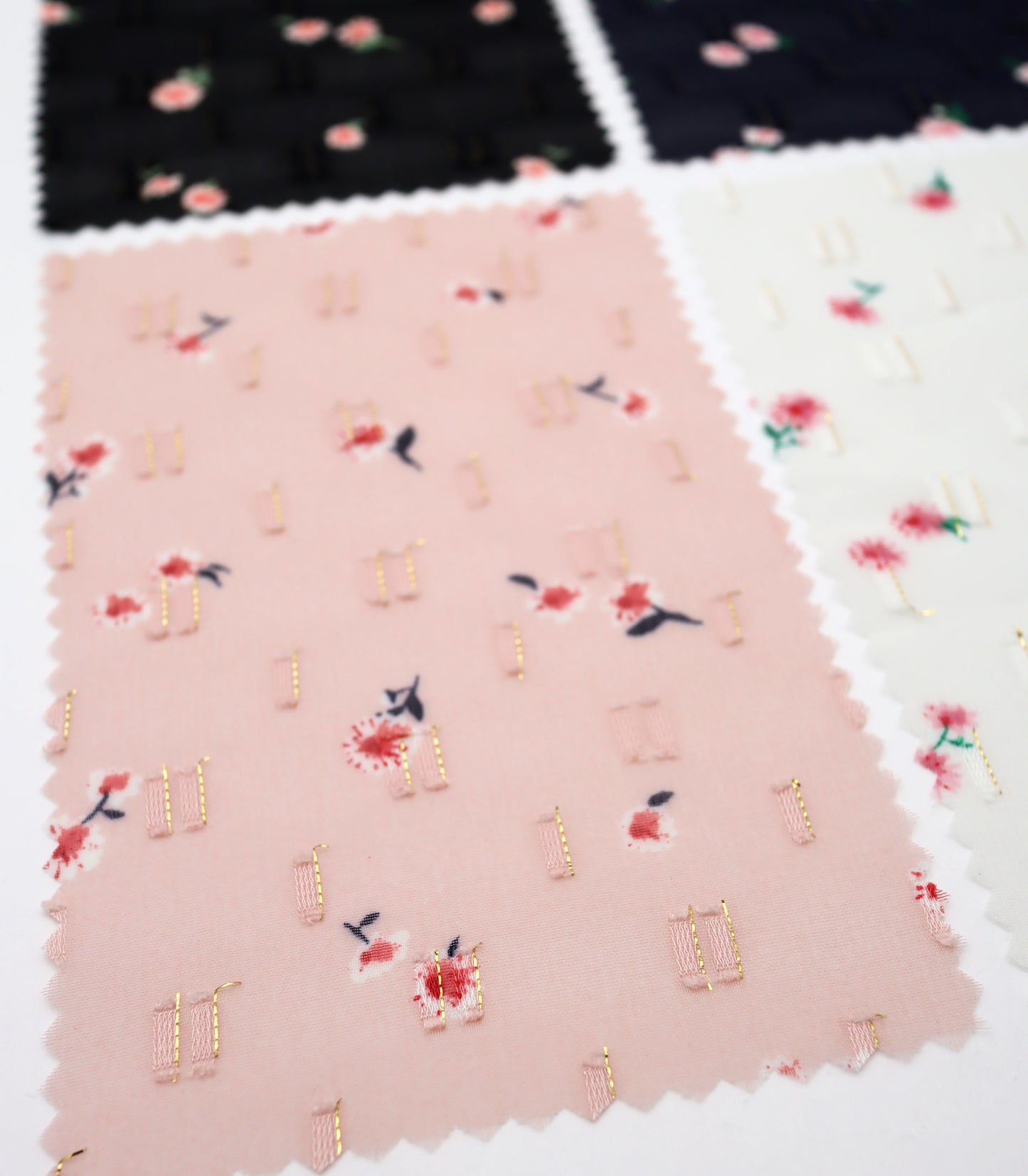 【25SS-237】小花柄プリントカットドビーシフォン　/0.5ｙあたり = ～785円