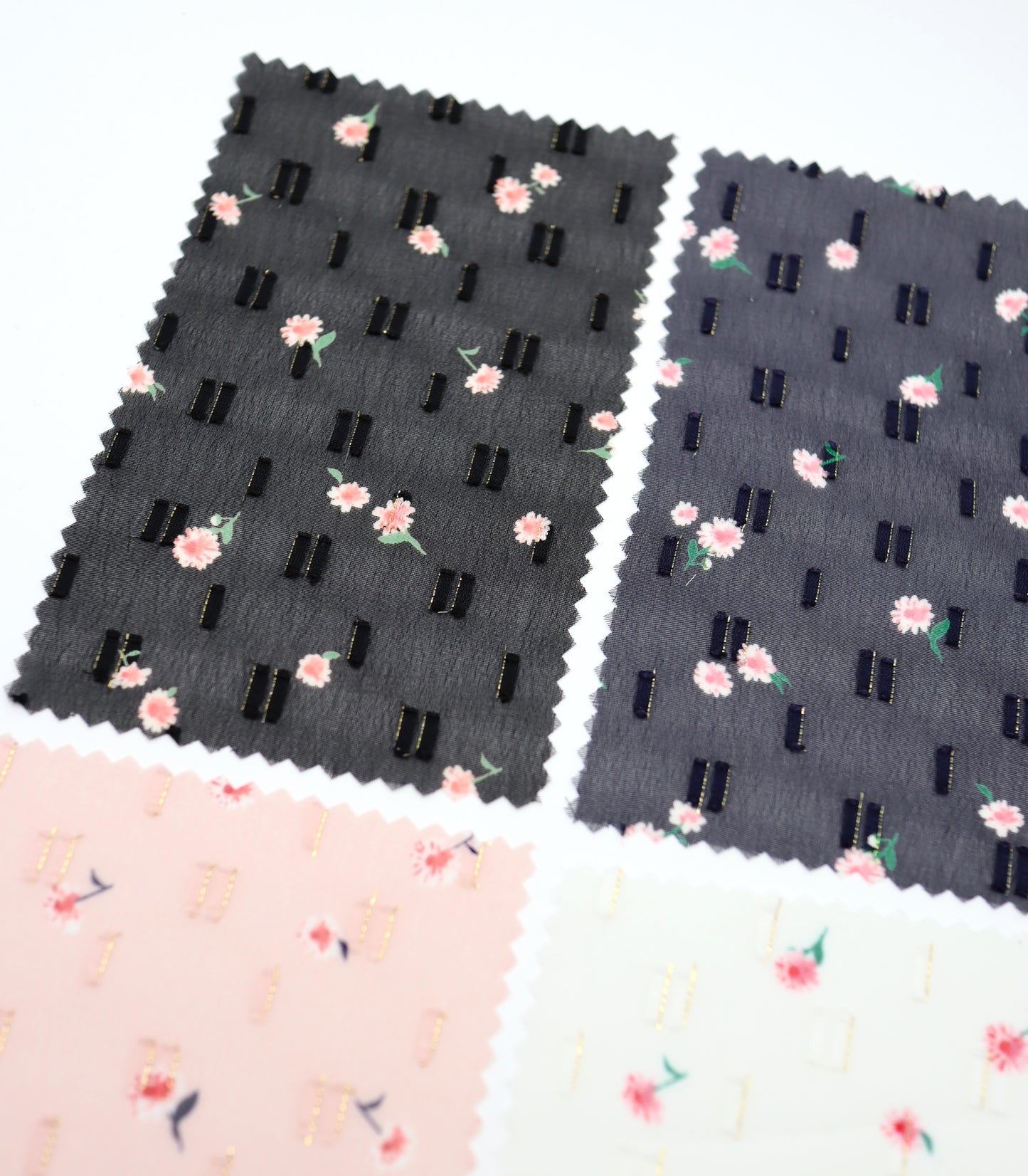 【25SS-237】小花柄プリントカットドビーシフォン　/0.5ｙあたり = ～785円