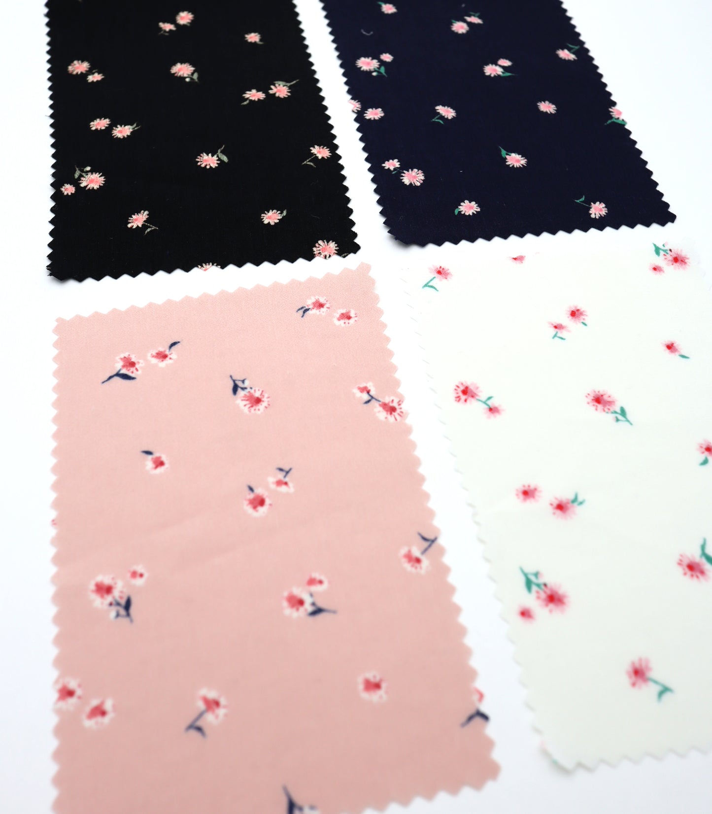 【25SS-238】小花柄プリントデシン　/0.5ｙあたり = ～765円