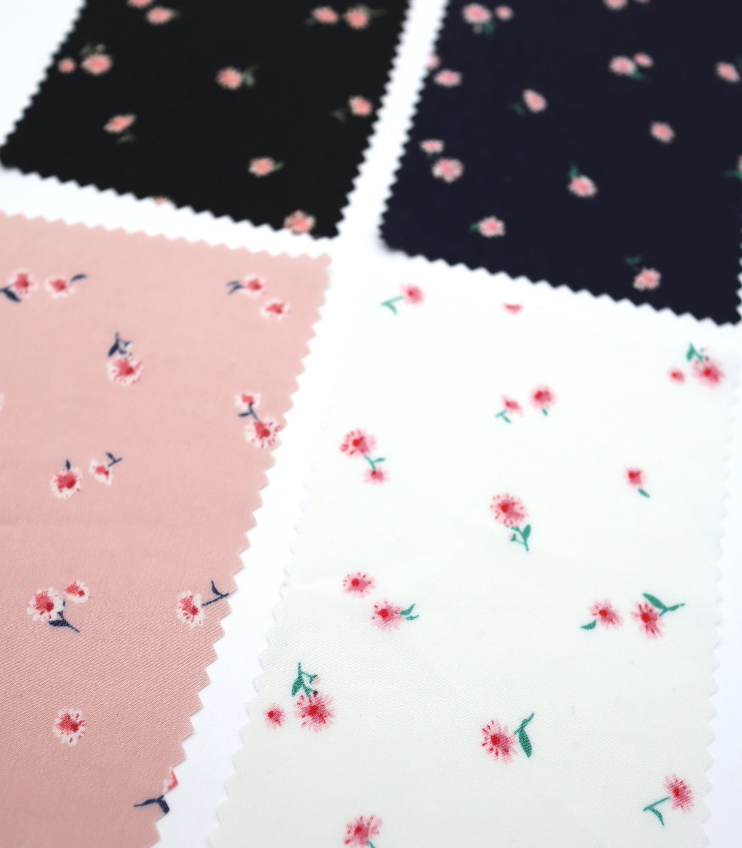 【25SS-238】小花柄プリントデシン　/0.5ｙあたり = ～765円