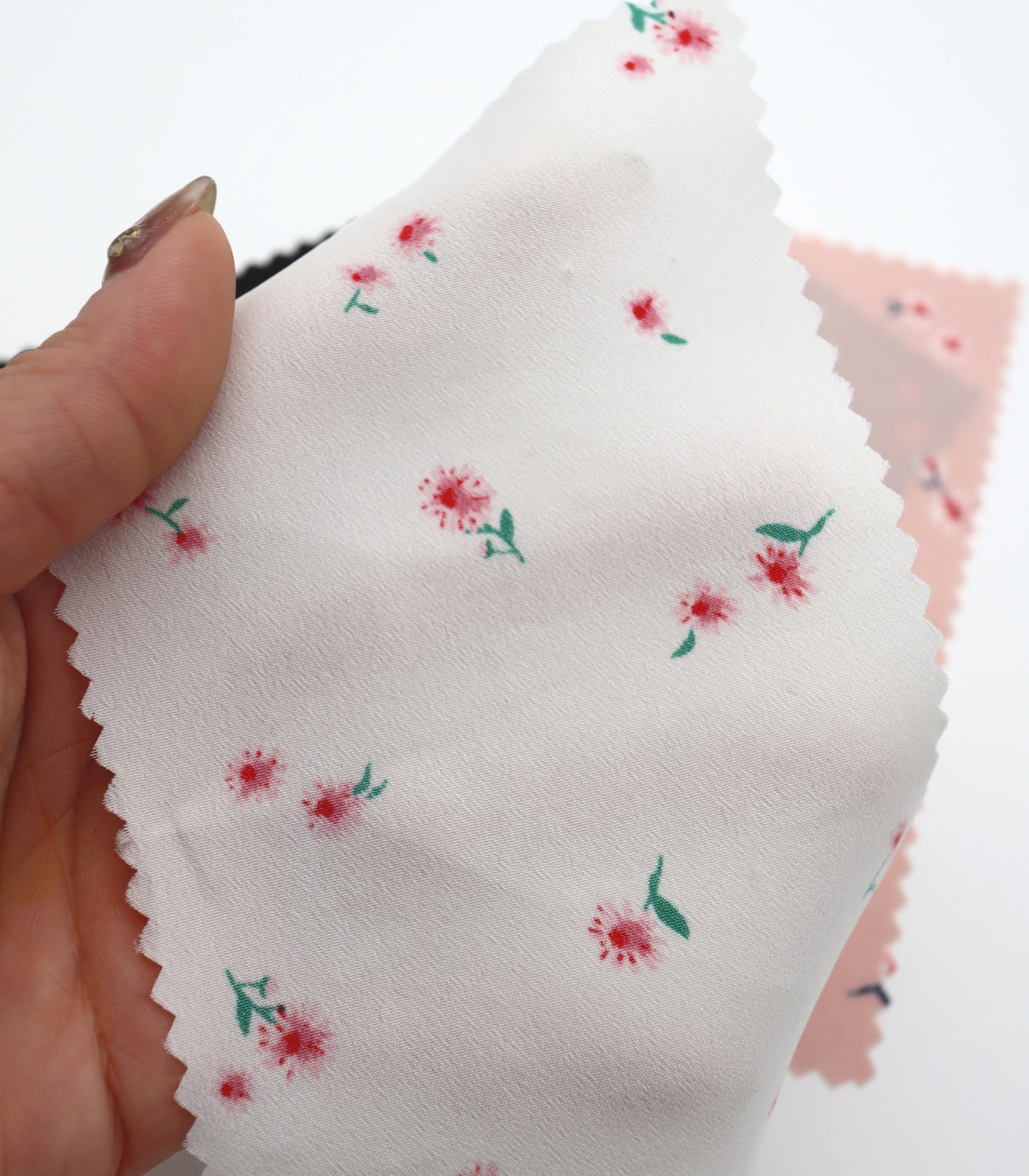 【25SS-238】小花柄プリントデシン　/0.5ｙあたり = ～765円